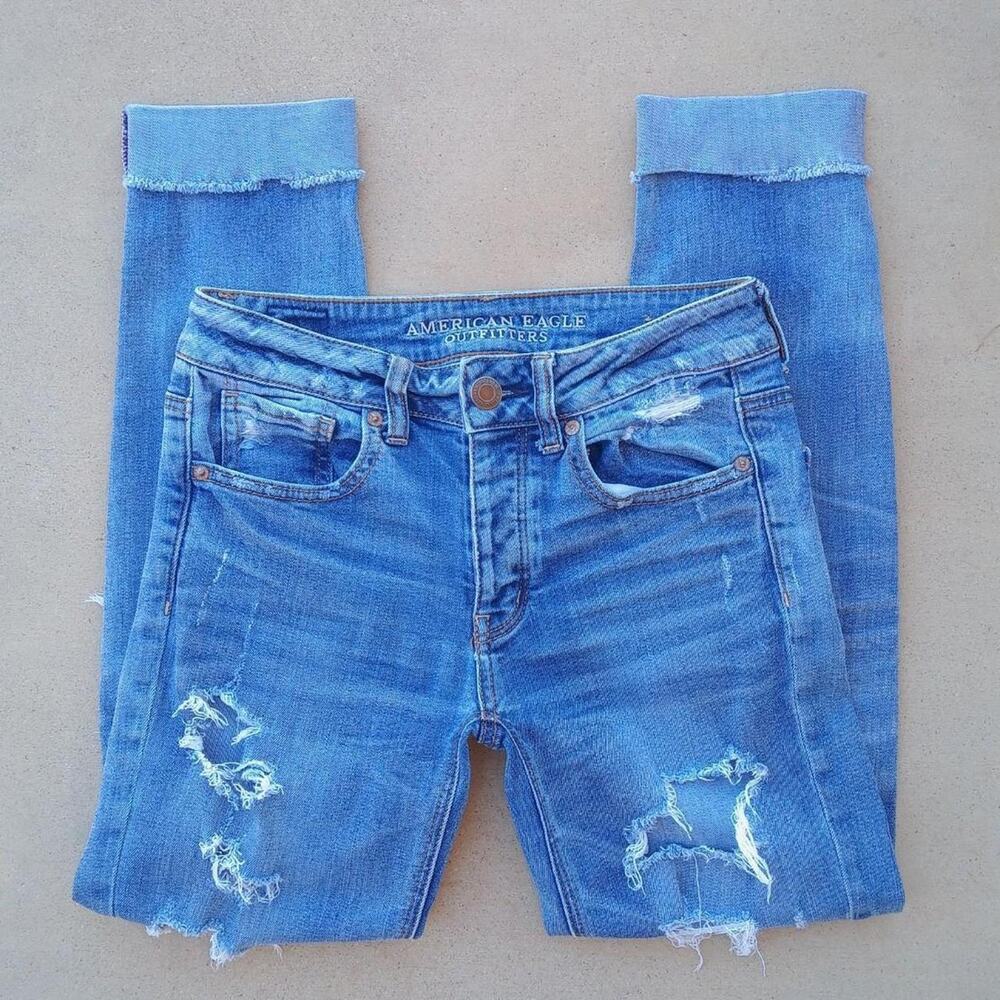 American Eagle Tomgirl Distressed Denim Jeans Size 6 Medium Wash Button Fly